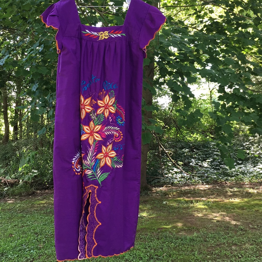Dress from Costa Rica - Picture 7 of 8